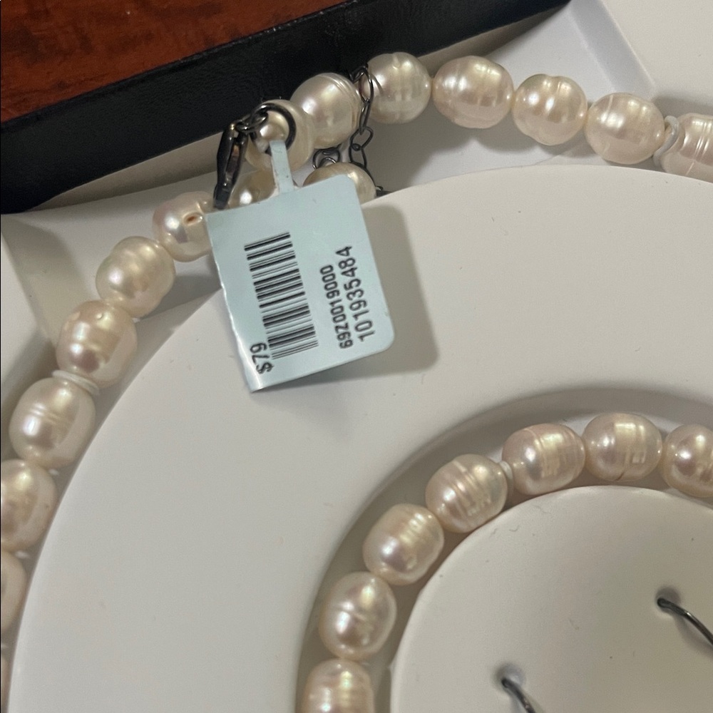 NWT! Vintage Classic Cream Pearl Jewelry 3 pcs Set - Picture 2 of 3